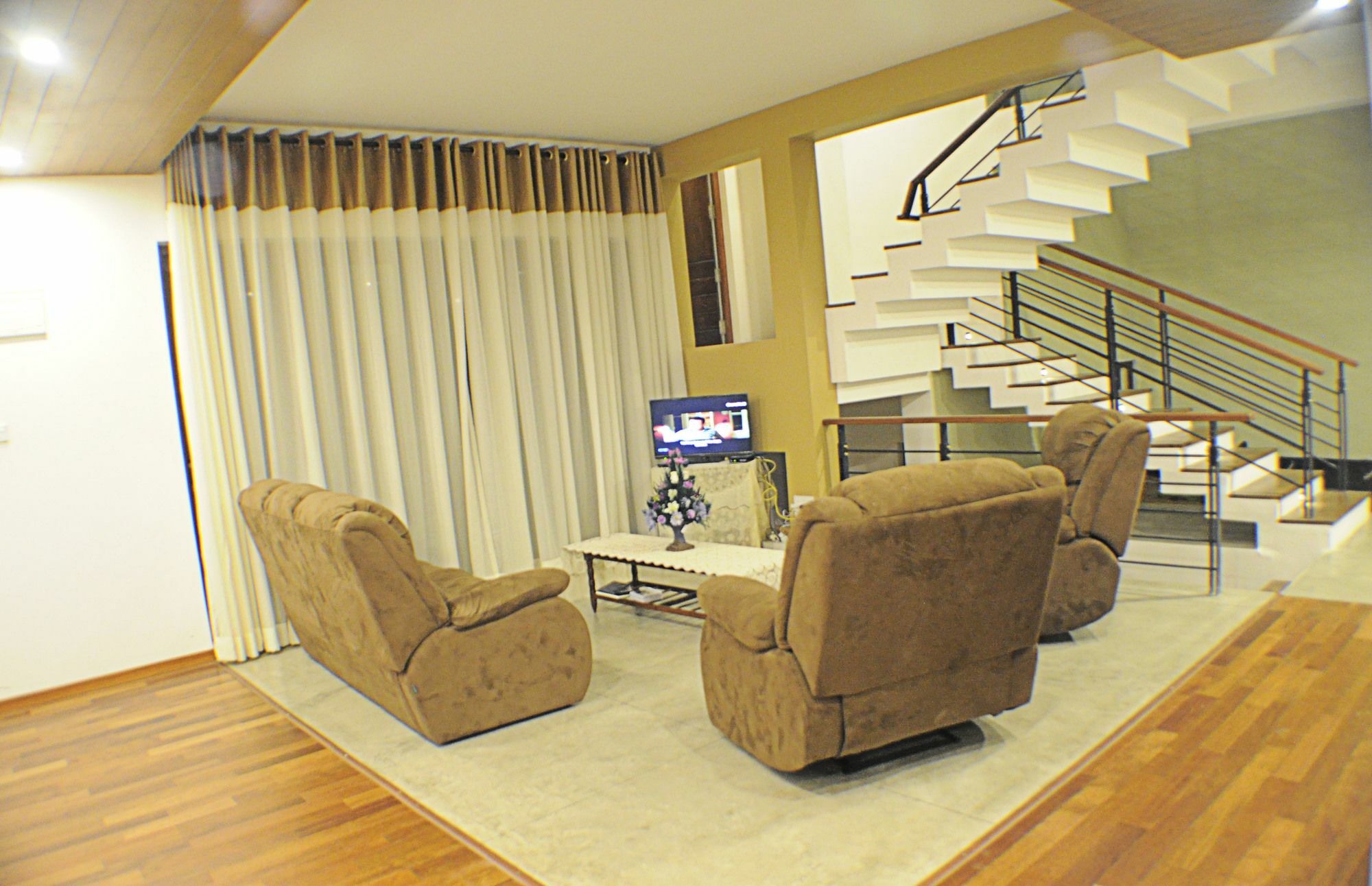 M&M Residence แคนดี้ ภายนอก รูปภาพ